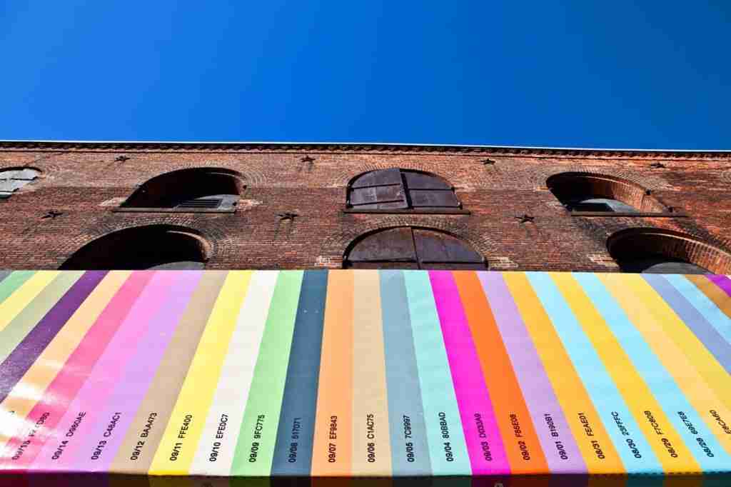Chromatweet : Can you feel color now? Tones by Pantone
